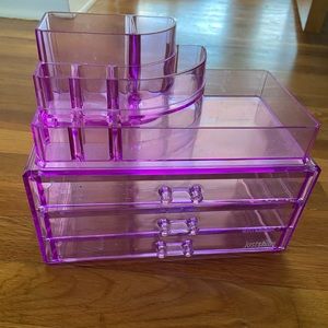 Justice makeup organizer